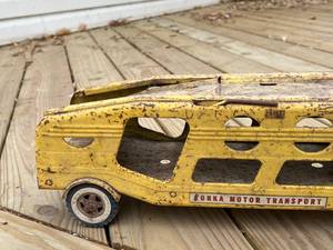 lot 38 image: Vintage Tonka Motor Transport Truck