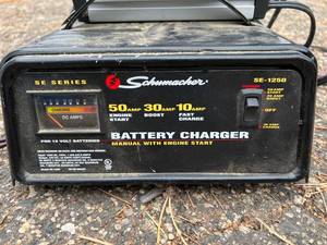 lot 60 image: Lot of 2 Battery Chargers