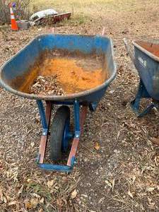 lot 90 image: Jackson Wheelbarrows and Dolly
