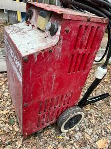 lot 95 image: SnapOn Fast Battery Charger