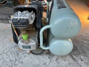 lot 106 image: Hitachi Air Compressor EC 89