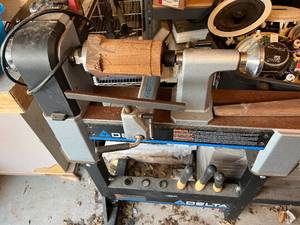 lot 101 image: Delta Wood Lathe 46-462 Model on Stand
