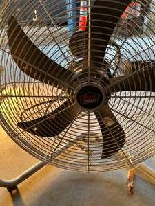 lot 105 image: X-Treme Garage Fan
