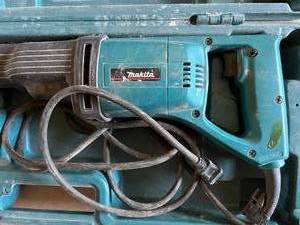 lot 120 image: Mikita Corded Skill Saw with Milwaukee Attachment
