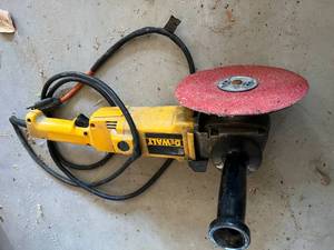 lot 132 image: DeWalt DW 849 Sand Polisher