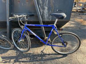 lot 177 image: Schwinn Bike, Trek Bike, Diamond Back Bike
