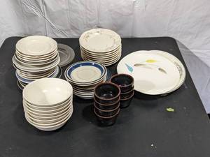 lot 78 image: 30pc Large Mixed lot of Plates & Bowls