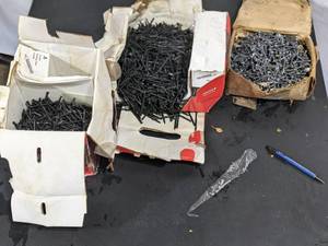 lot 90 image: 3 large Boxes of Cabinet Screws with setting tool