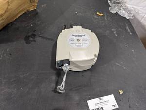 lot 103 image: Aero-Motive 6-9 lbs Balancer
