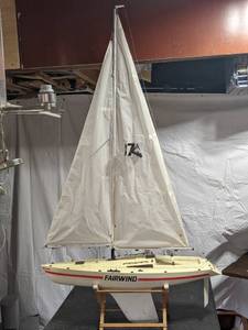 lot 05 image: Large Kyosho Remote Control Fairwind Sailboat