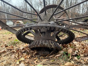 (1) Vintage Steel Wagon Wheel With Wheel Hub