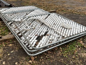 6x12 Chain-Link Dog Kennel With Privacy Strips