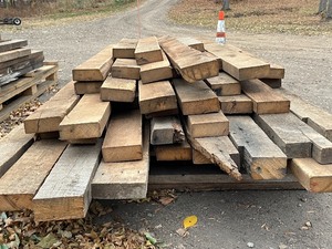 Pallet Lot Of Assorted 2x4 White Oak Lumber