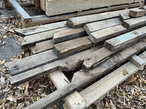 Pallet Lot Of (14) 2x8 White Oak (With Nails) Lumber
