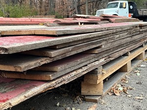 Pallet Lot Of Reclaimed Barn Siding -- 12-14 Lengths -- Approx 400 SqFt
