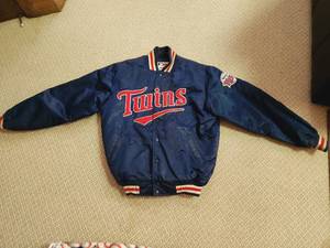 lot 60 image: Vintage Twins Baseball Jacket
