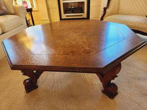lot 26 image: Coffee Table