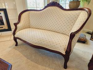 lot 29 image: Victorian Parlor Setee