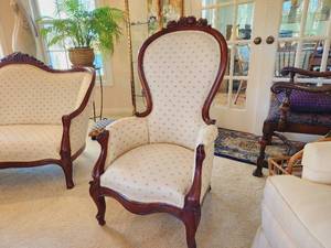 lot 30 image: Victorian Parlor Chair
