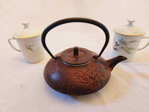 lot 40 image: Cast Iron Teapot