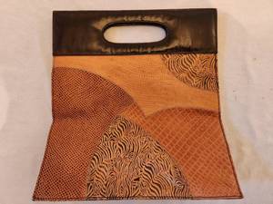 lot 45 image: Valerie Leather Purse