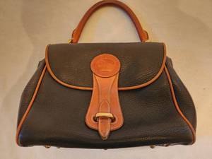 lot 48 image: Dooney & Bourke Leather Purse