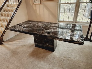 lot 1 image: Marble Table
