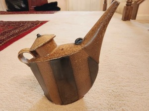 lot 4 image: Decorative Teapot