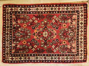 lot 6 image: Oriental Rug
