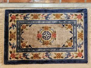 lot 7 image: Sculpted Oriental Rug