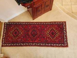 lot 9 image: Oriental Rug