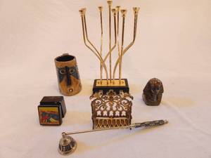 lot 19 image: Decorative Lot #1