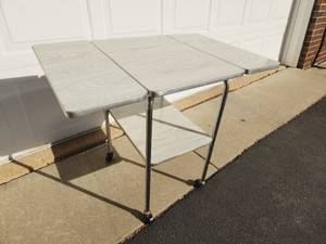 lot 65 image: Vintage CartTable