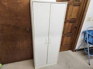 lot 74 image: White Cabinet