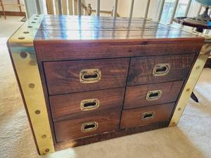 lot 83 image: Small Chest of Drawers