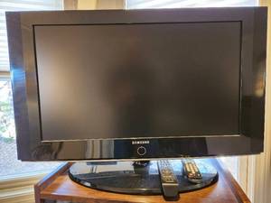 lot 86 image: Samsung TV