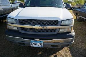 lot 8 image: 2005 Chevrolet 1500 Pickup  4.8L V8