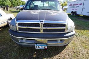 lot 9 image: 1995 Dodge Ram 1500 Pickup - 5.2L V8
