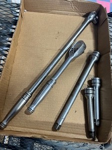lot 12 image: Snap-On Breaker Bar and Ratchet Wrench