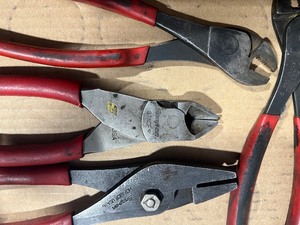 lot 10 image: Snap-On Pliers
