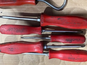 lot 22 image: Assorted Snap-On Screw drivers