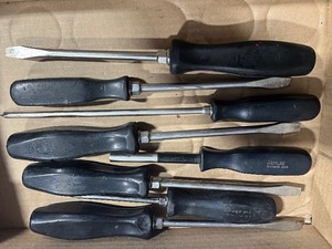 lot 21 image: Assorted Snap-On Screw drivers