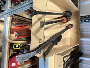 lot 42 image: Assortment of Prybars