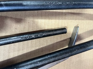 lot 44 image: Assortment of Snap-On Prybars