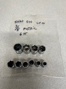 lot 52 image: Assortment of Snap-On 38 drive Metric 6pt sockets