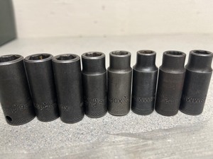lot 84 image: Assortment of MAC 38 drive Deep Impact Sockets