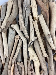 lot 35 image: Pottery Barn Driftwood Heart Wall Art