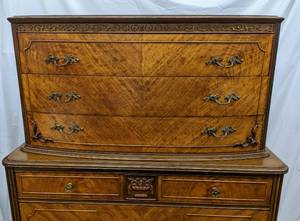 lot 29 image: Vintage French Louis XV Style Wood Chest of Drawers