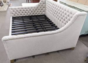 lot 7 image: Restoration Hardware Full Tufted Canvas Slatted Daybed with Matching Slipcover