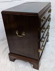 lot 132 image: Ethan Allen Four Drawer ChestNight Stand